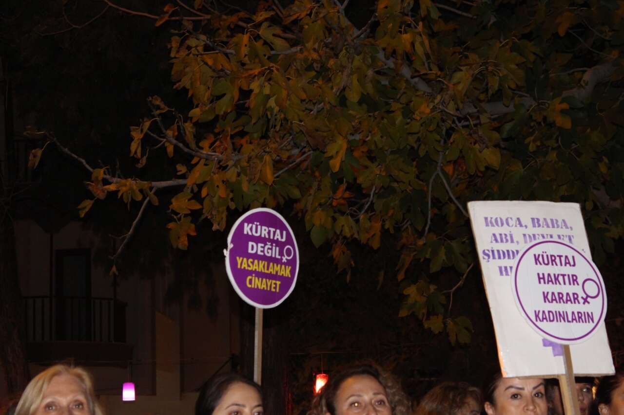 Menteşe Kadın Platformu, 25 Kasım’da Sokakları Doldurdu: “Dünya Yerinden Oynar, Kadınlar Özgür Olsa!” 24